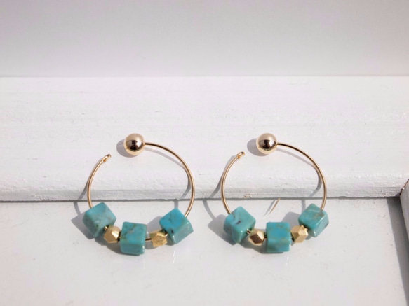 Hoop earrings square turquoise 4枚目の画像