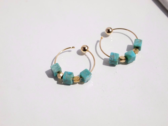 Hoop earrings square turquoise 5枚目の画像