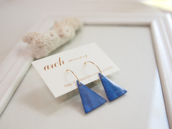 Hoop earrings Shell triangle 2枚目の画像