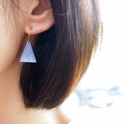 Hoop earrings Shell triangle 1枚目の画像