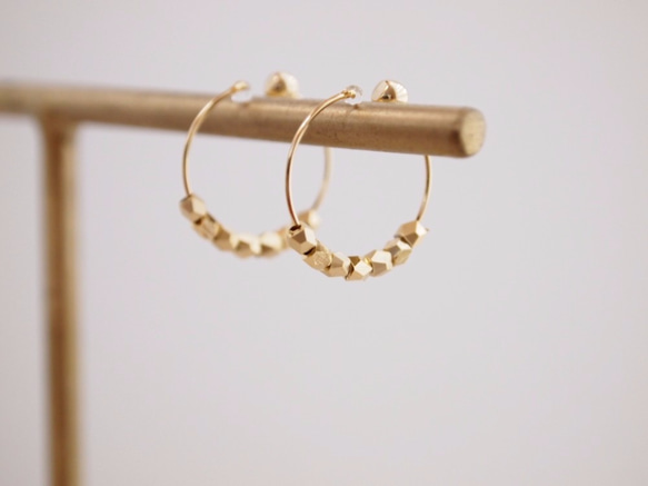 Hoop earrings metal beads 4枚目の画像