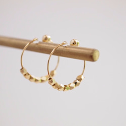 Hoop earrings metal beads 1枚目の画像