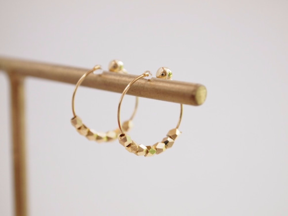 Hoop earrings metal beads 1枚目の画像