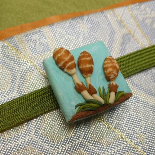 帯留め「つくし」 ポリマークレイ かわいい姿 落としても割れません