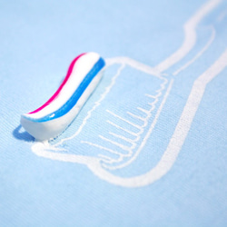 toothbrush  "歯磨き粉がついちゃったTシャツ"（ライトブルー）KIDS 3枚目の画像