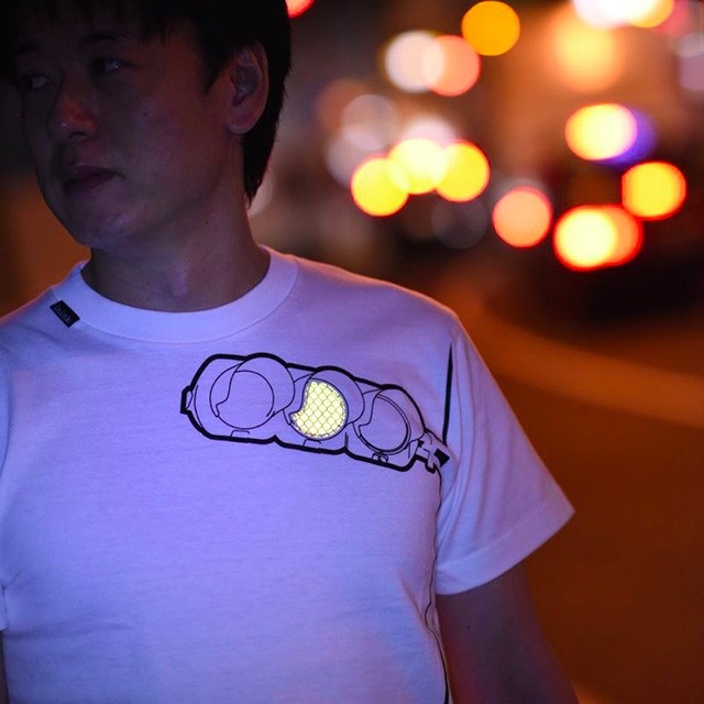 trafficlgith "黄信号が光るTシャツ"