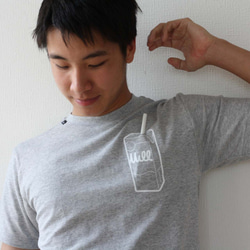 milk（グレー）"牛乳パックのストローが飛び出すTシャツ！" [ペン付き] 4枚目の画像