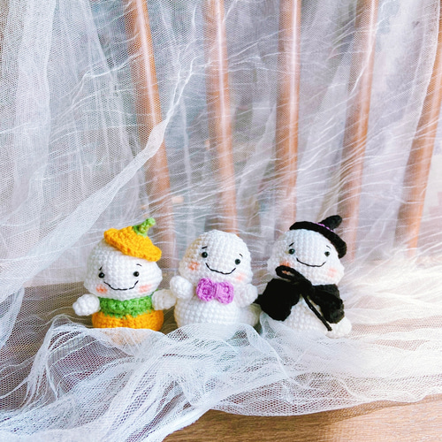 【売切れ・オーダー】ハロウィンの置物（オバケ）　ハンドメイド 手編み 売切れ・オーダー】ハロウィンの置物（オバケ） ハンドメイド