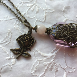ピンククリスタルの上品な輝き！フランス製ネックレス・機密の贈り物♬プレゼントに！Angelikaによる作品です 1枚目の画像