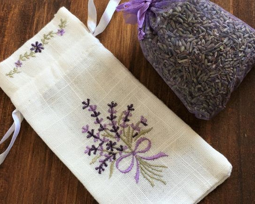 フランス製手刺繍のサシェ（匂い袋）とプロヴァンスのラベンダー