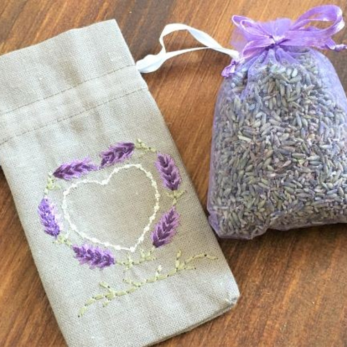 フランス製手刺繍のサシェ（匂い袋）とプロヴァンスのラベンダー