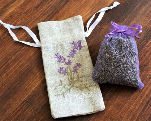 犬の刺繍入りラベンダーサシェ 犬の刺繍入りラベンダーサシェ 犬の刺繍入りラベンダーサシェ
