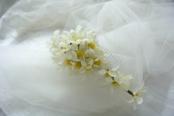 白い野花のヘッドドレス 2枚目の画像