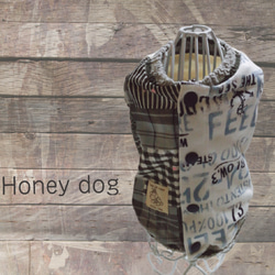 HONEY DOG 英字とパッチワーク風の後ろ開きトップス 1枚目の画像