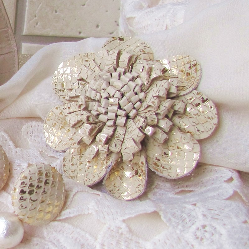 【受注生産】パイソン革のフラワーコサージュ