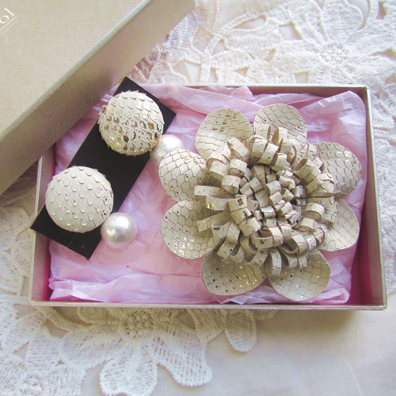 【受注生産】Creema限定・パイソン革のコサージュ＋イヤリングセット