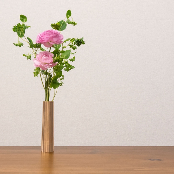 ブロンズ製 シンプルな花瓶　プチギフトにいかがですか 1枚目の画像