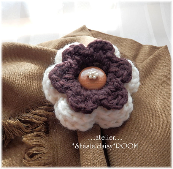 手编 Wool Yarn Flower Brooch*Big size*Offwhite×Brown 第3張的照片