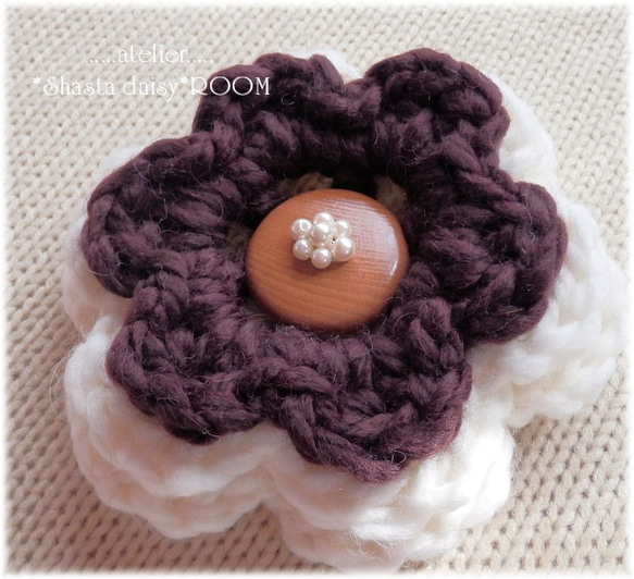 手编 Wool Yarn Flower Brooch*Big size*Offwhite×Brown 第4張的照片