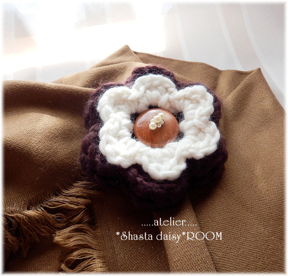 手编 Wool Yarn Flower Brooch*Big size*Brown×Offwhite*Ⅰ 第3張的照片