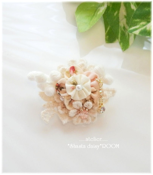 Fabric Flower＆Lace 『Brooch』*ｗith Crystal Charm**Small Size☆。 第1張的照片