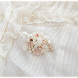 Fabric Flower＆Lace 『Brooch』*ｗith Crystal Charm**Small Size☆。 第3張的照片