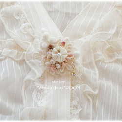 Fabric Flower＆Lace 『Brooch』*ｗith Crystal Charm**Small Size☆。 第4張的照片