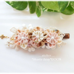 Lace&Fabric Flowers Hair clip*ｗith Flower & Clover Charm 第1張的照片