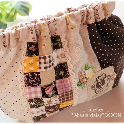 パッチワークばね口ポーチ（ぱっくんポーチ）*編み花モチーフ付*小物  