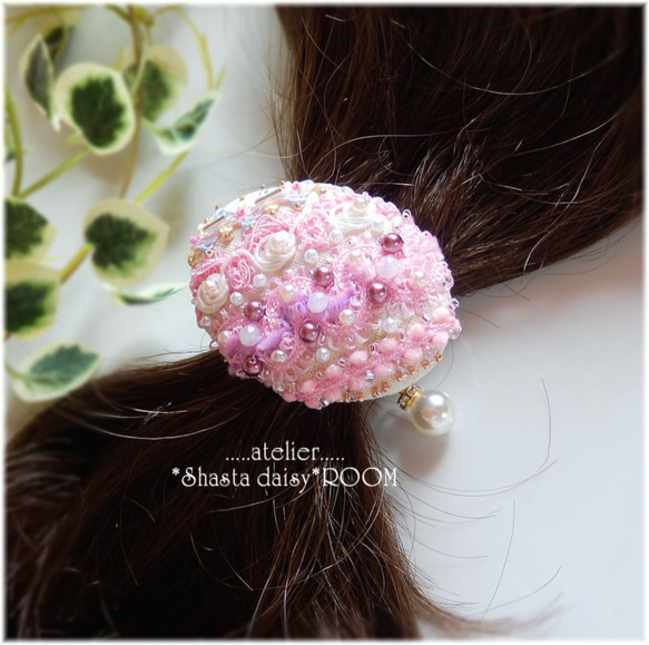 *SOLD OUT*  《オーバル型》『ブレード＆ビーズ刺繍のくるみボタン ヘアゴム』☆パールチャーム付 4枚目の画像