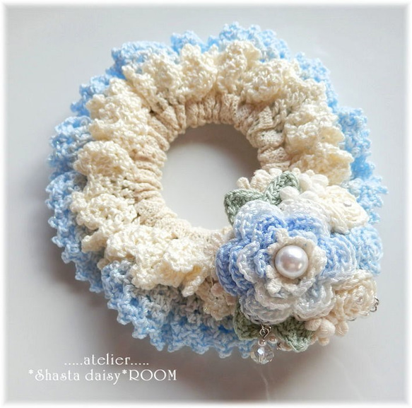 手编 Lace Yarn 绑发橡皮筋(chouchou)with 2way Brooch*blue×off white 第2張的照片