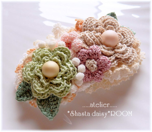 Hair accessory  * 手编 Lace yarn flower  * 固定发夹(barrette) * 第3張的照片