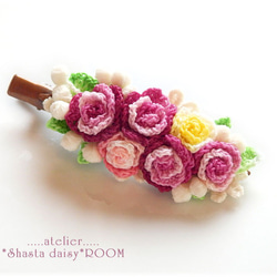 *SOLD OUT* 『グラデーションレース糸の薔薇ブーケ ヘアクリップ』*レッド*小サイズ【シャスターデイジールーム】 1枚目の画像