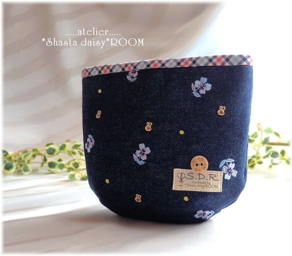 Denim pouch/With Charm★Flowers and bees 第1張的照片