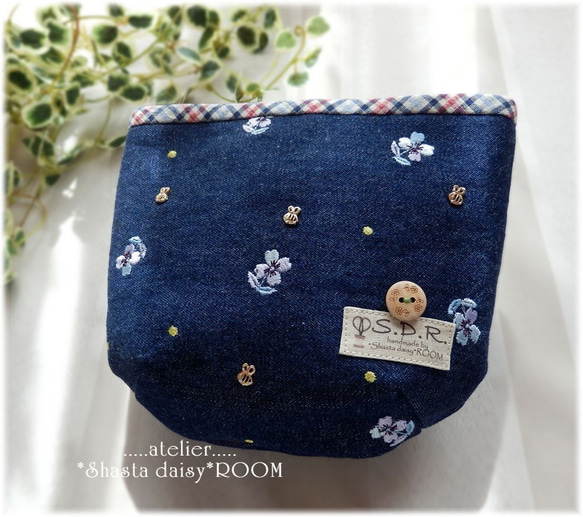 Denim pouch/With Charm★Flowers and bees 第3張的照片