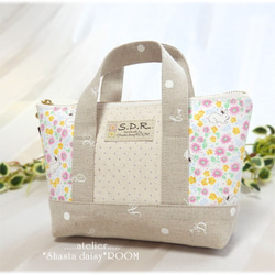 Handbag type*The zipper porch*Small size*Flowers and rabbits 第1張的照片