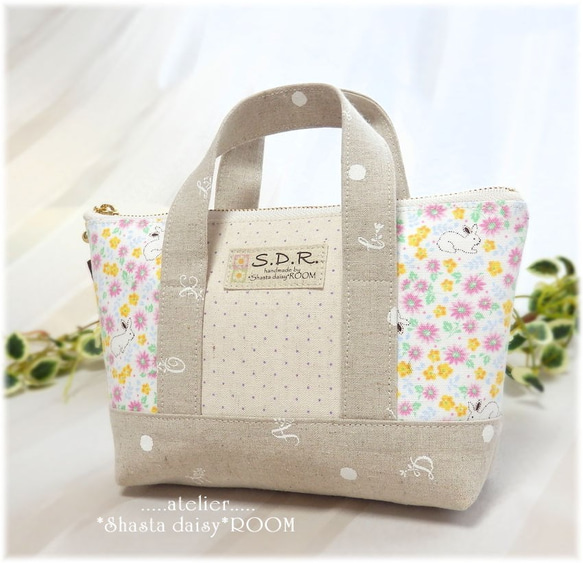 Handbag type*The zipper porch*Small size*Flowers and rabbits 第1張的照片