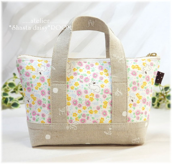 Handbag type*The zipper porch*Small size*Flowers and rabbits 第9張的照片