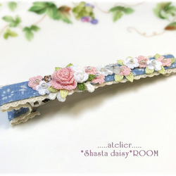 *SOLD OUT* クロッシェフラワーのヘアクリップ*レース糸の薔薇*ピンク*フェミニン髪飾り 2枚目の画像