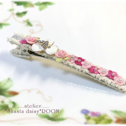 *SOLD OUT*クロッシェフラワーのヘアクリップ*レース糸のお花モチーフ*ピンク*メタルパーツ 2枚目の画像