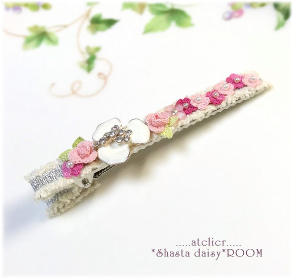 *SOLD OUT*クロッシェフラワーのヘアクリップ*レース糸のお花モチーフ*ピンク*メタルパーツ 4枚目の画像