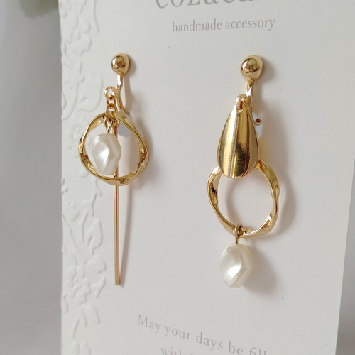 パールアクリルビーズのアシンメトリーイヤリング/ピアス