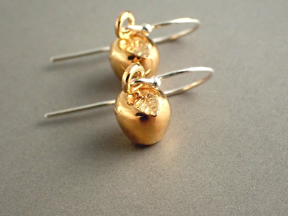 SV925　金色りんごピアス