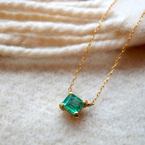 エメラルド K18ゴールド スクエアネックレス ネックレス・ペンダント