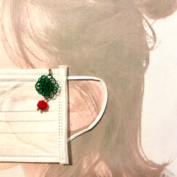 《マスクチャーム　セット》　クリスマスカラー　水引　お花　あわじ玉　赤　緑　 5枚目の画像