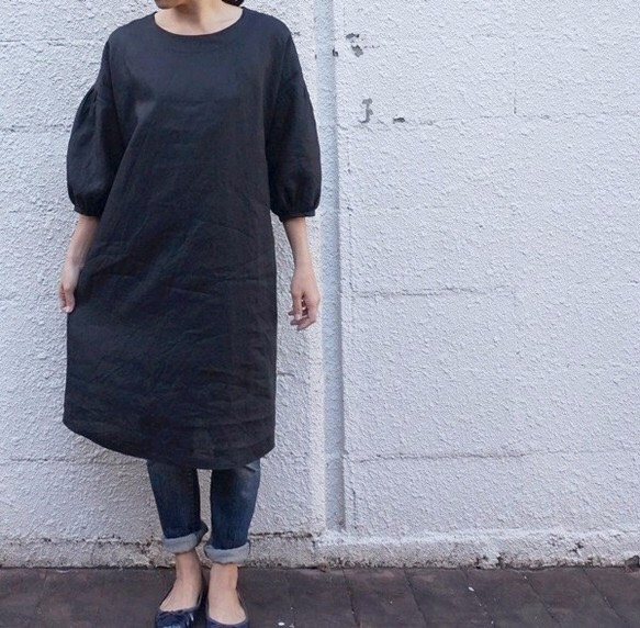 リネンギャザースリーブ・ワンピース（ブラックリネン） 12,800円