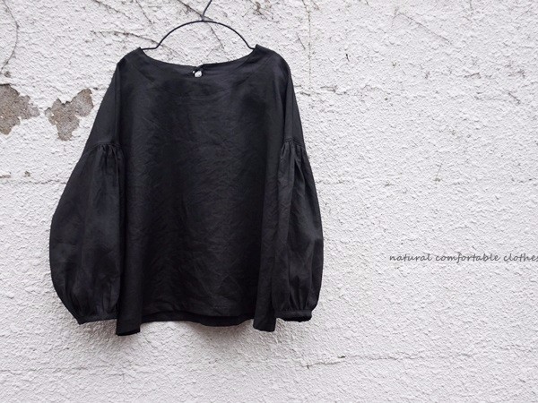 シンプル・ギャザースリーブブラウス（BK）
