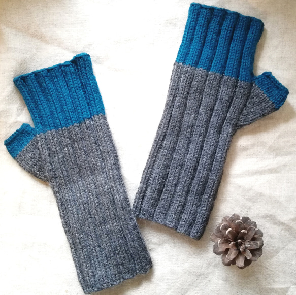 国産メリノウールのハンドウォーマー＊配色 ゴム編みでゆったり＆フィット 3枚目の画像