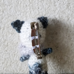 編みぐるみのちびちびネコちゃんブローチ1 2枚目の画像