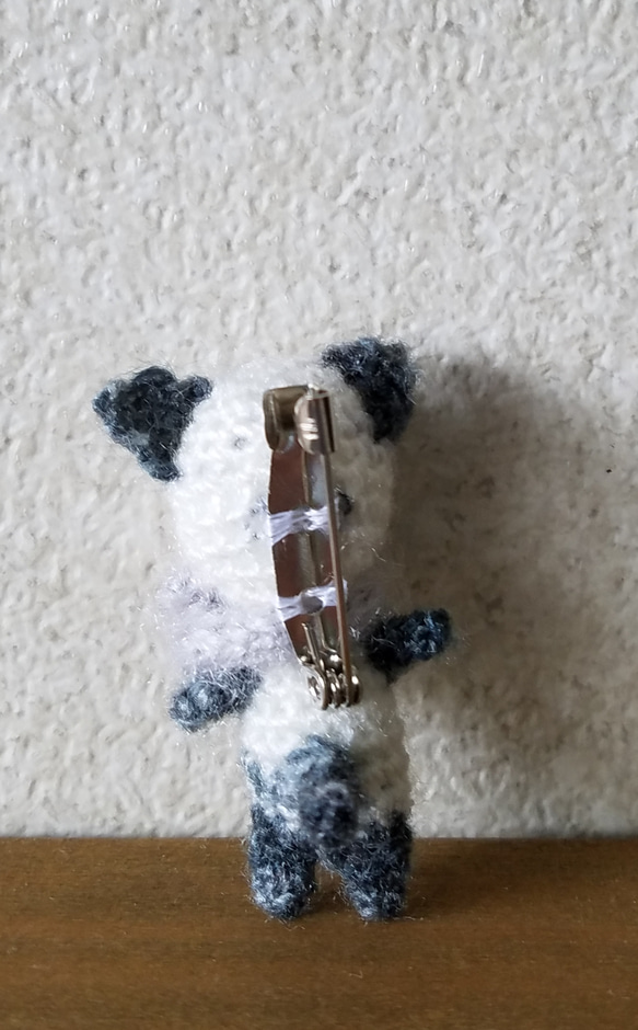 編みぐるみのちびちびネコちゃんブローチ1 2枚目の画像